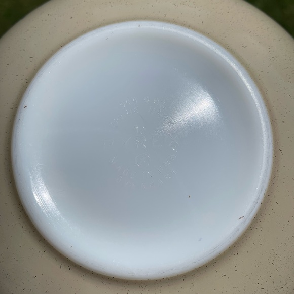 Vintage Pyrex Homestead 4 qt. Bowl - Picture 6 of 6